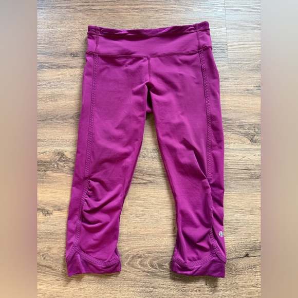 lululemon athletica Pants - lululemon athletica Magenta Cropped Leggings